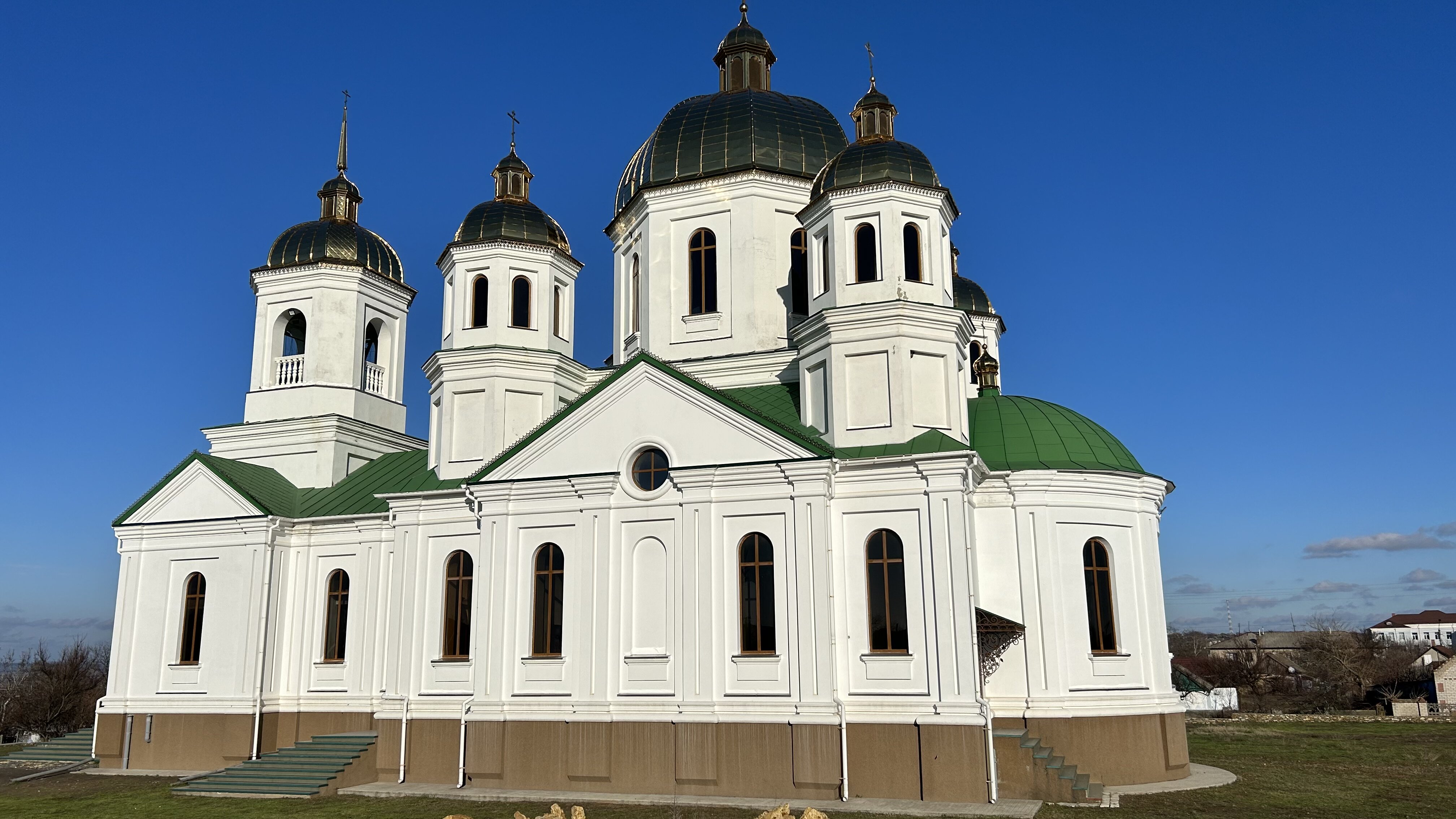 Церковь в центре п.г.т. Великая Лепетиха.