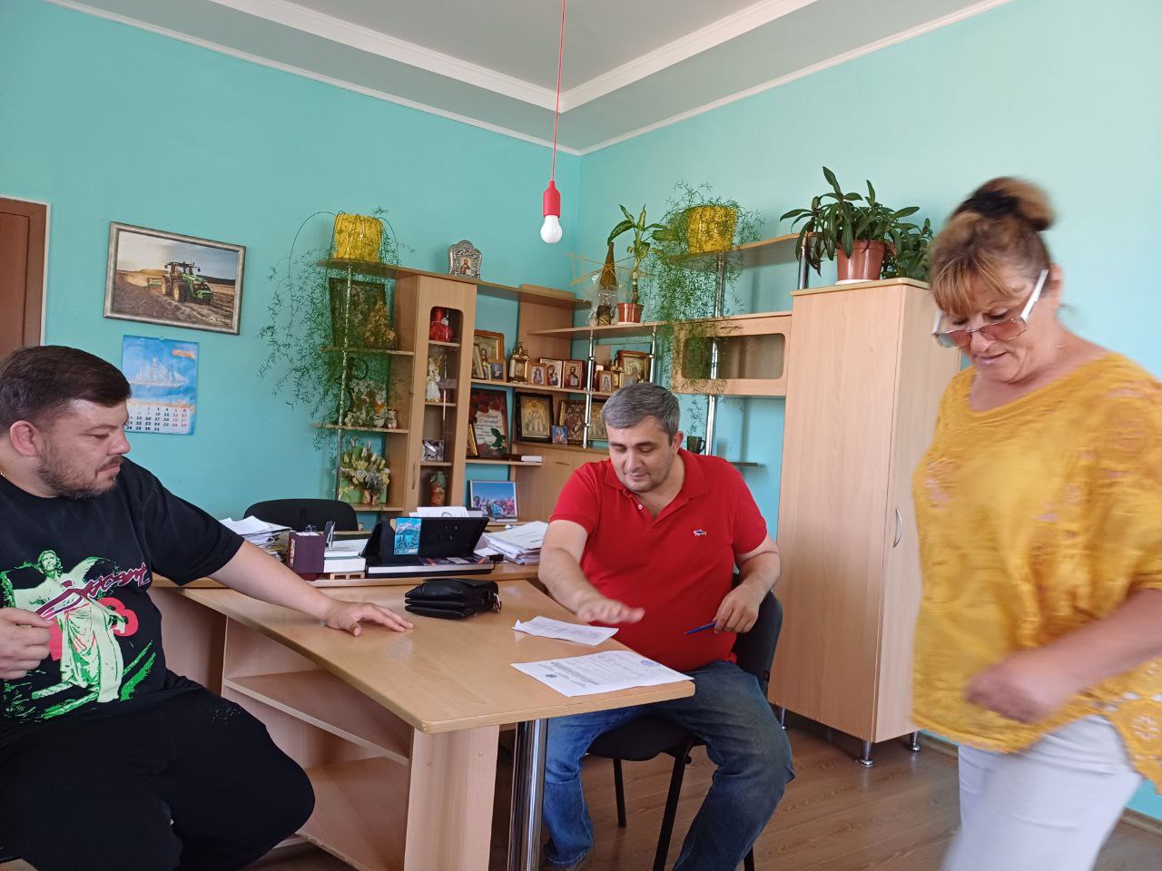 В рамках совместной работы, начальник отдела предоставления государственных услуг №5 ТОРМ Нижние Серогозы Остапенко Олег Васильевич и заместитель главы Великолепетихского МО Толчеев Дмитрий Сергеевич, провели инспекцию сельскохозяйственных предприятий..