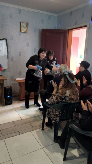 В ГБУ ХО "Великолепетихский комплексный центр социального обслуживания населения" состоялось яркое и радостное мероприятие «Здравствуй, здравствуй, Новый год!».. В ГБУ ХО "Великолепетихский комплексный центр социального обслуживания населения" состоялось яркое и радостное мероприятие «Здравствуй, здравствуй, Новый год!»..