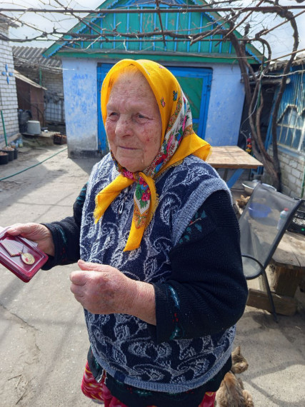 В селе Князе-Григорьевка Великолепетихского муниципального округа Херсонской области, сотрудники территориального отдела администрации, провели вручение юбилейных медалей, посвященных 80-летию Великой Победы.. В селе Князе-Григорьевка Великолепетихского муниципального округа Херсонской области, сотрудники территориального отдела администрации, провели вручение юбилейных медалей, посвященных 80-летию Великой Победы..