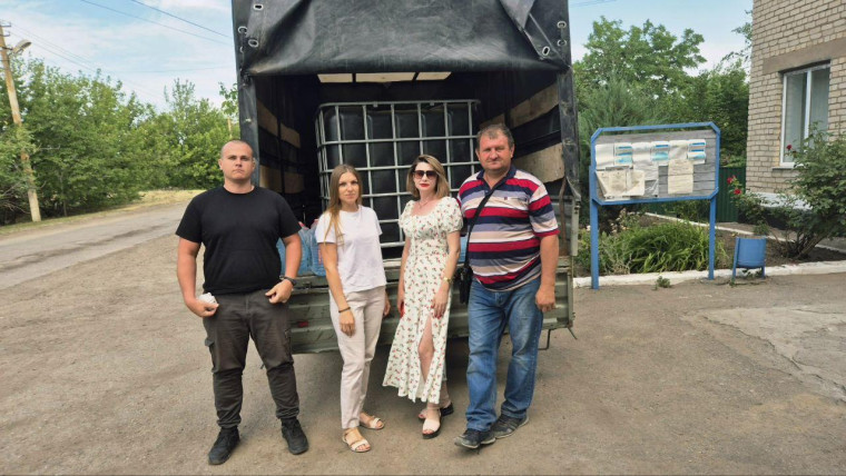 Рязанцы привезли в Великолепетихский округ питьевую воду.. Рязанцы привезли в Великолепетихский округ питьевую воду..